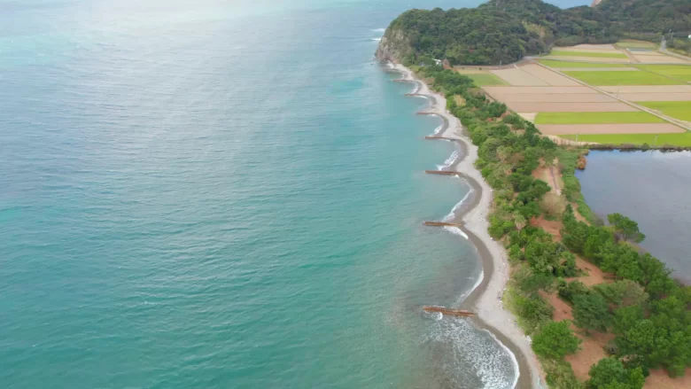 波の橋立に寄せる波を逆から
